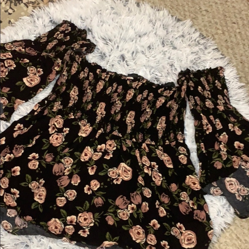 Flowery flowy top